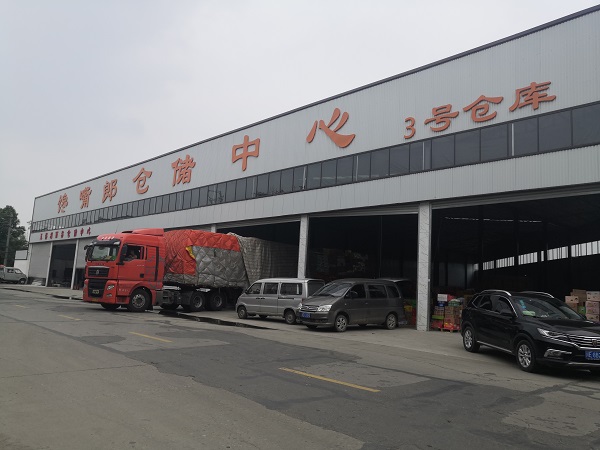 零食店加盟市場為何會(huì)有如此多的爭端？