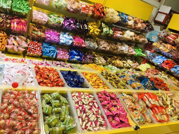 零食店加盟是選擇產品種類廣，還是定向產品的加盟品牌？